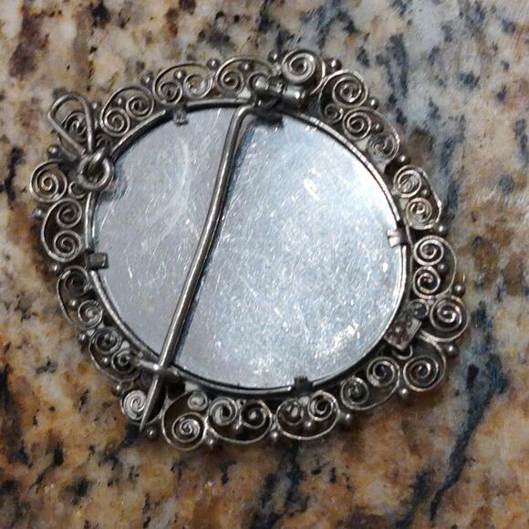 Vintage Religious Brooch / Pendant with Painted Madonna Marked 800 Filigree - Picture 5 of 11